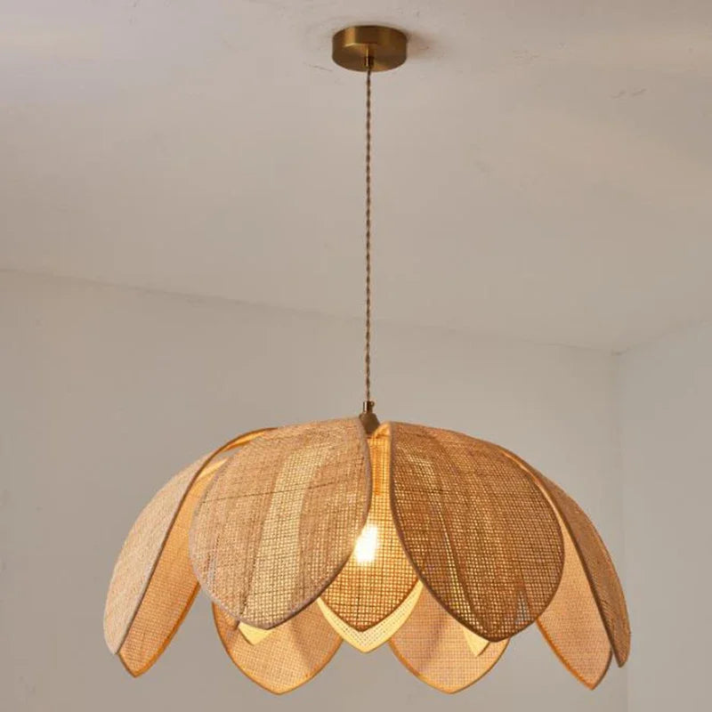 Suspension Fleur de Lotus en Rotin Naturel - Luminaire Minimaliste