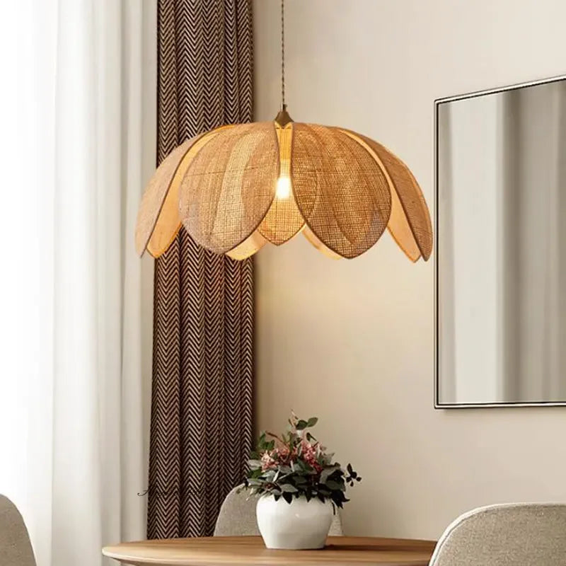 Suspension Fleur de Lotus en Rotin Naturel - Luminaire Minimaliste