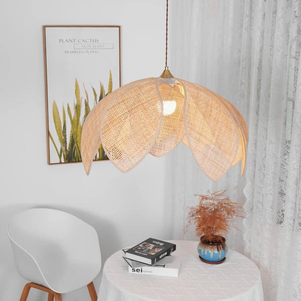 Suspension Fleur de Lotus en Rotin Naturel - Luminaire Minimaliste