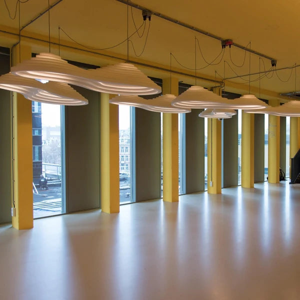 Suspension minimaliste en résine blanche ondulée - Luminaire moderne