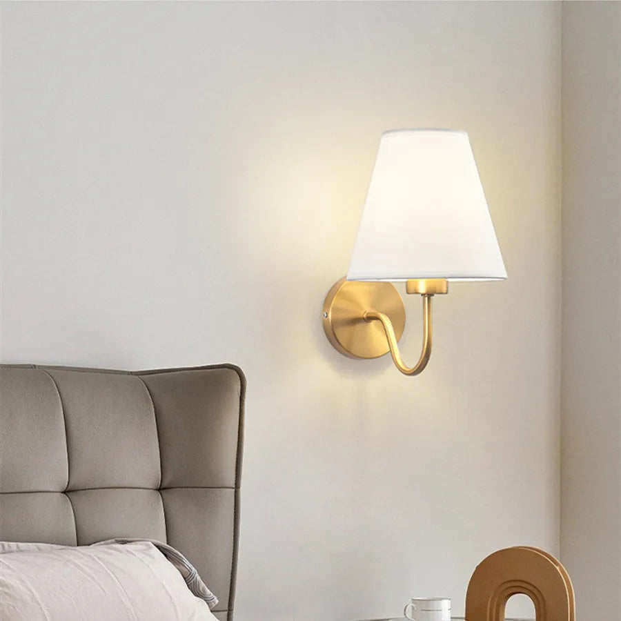 Applique Murale "Majestic" – Laiton Satiné et Abat-jour Beige Mes Luminaires