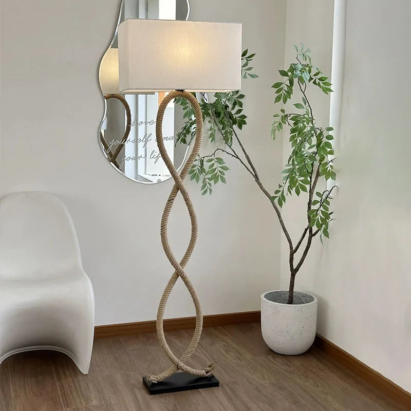Lampadaire Sculptural en Corde de Jute Mes Luminaires