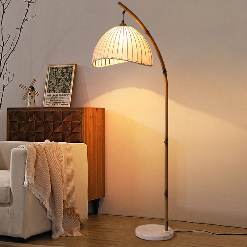 Lampadaire Vintage en Bois de Bambou et Laiton Doré Mes Luminaires