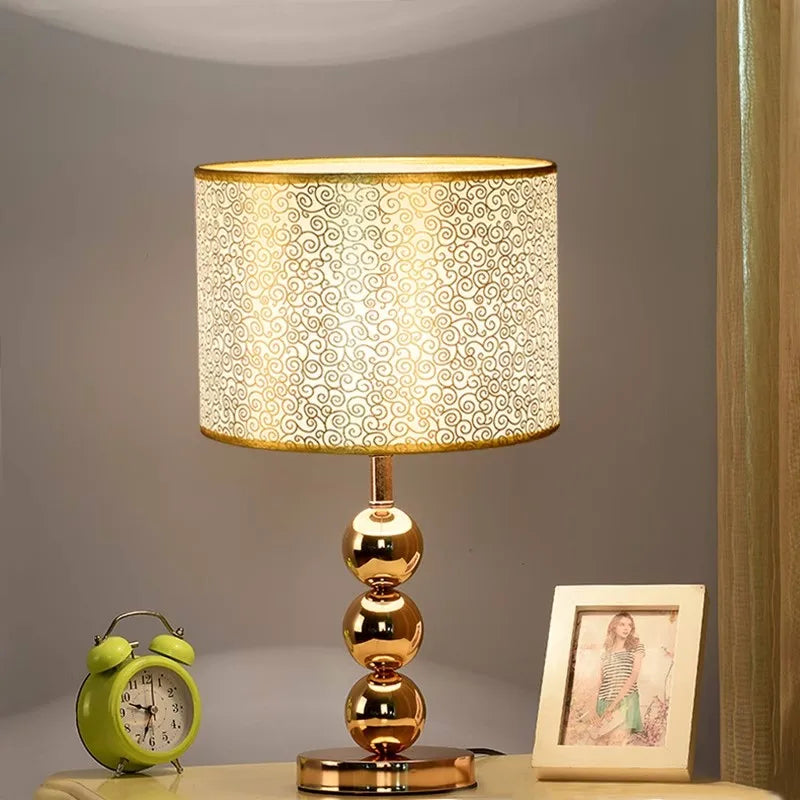 Lampe à Poser "Palace" – Luminaire Chic à Motifs Volutes Mes Luminaires