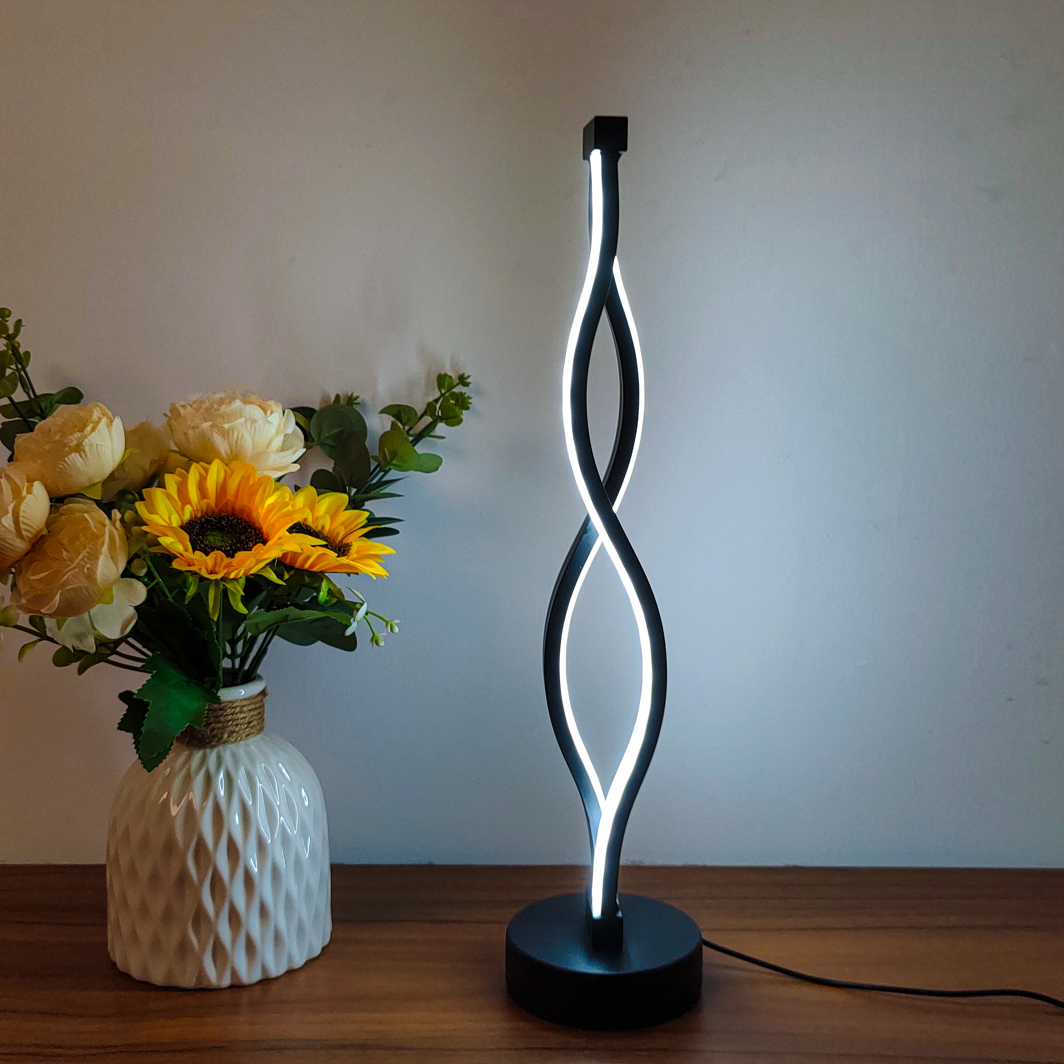 Lampe de Chevet Design Futuriste – Structure en Aluminium Mes Luminaires