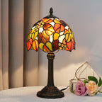Lampe de Table Art Nouveau – Vitrail aux Motifs Floraux et Pied Antique Mes Luminaires