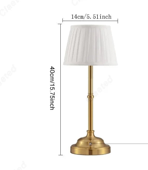 Lampe de Table "Victoria" – Abat-jour Plissé et Pied en Laiton Doré Mes Luminaires