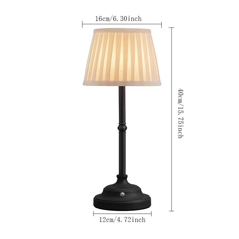 Lampe de Table "Victoria" – Abat-jour Plissé et Pied en Laiton Doré Mes Luminaires