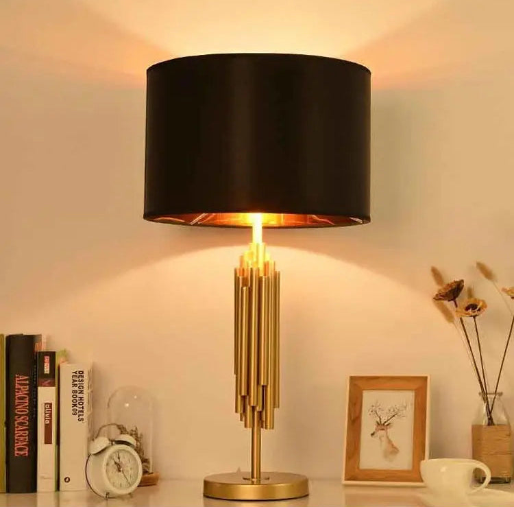 Luminaire "Arcadia" – Lampe à Poser aux Lignes Courbes et Finition Or Mes Luminaires