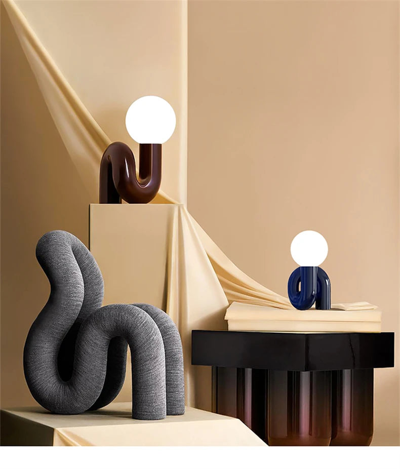 Luminaire "Sinuous" – Lampe Globe avec Pied en Forme de Serpent Mes Luminaires