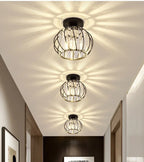 Plafonnier "Majesty" – Luminaire Royal avec Cage Dorée et Cristaux Mes Luminaires